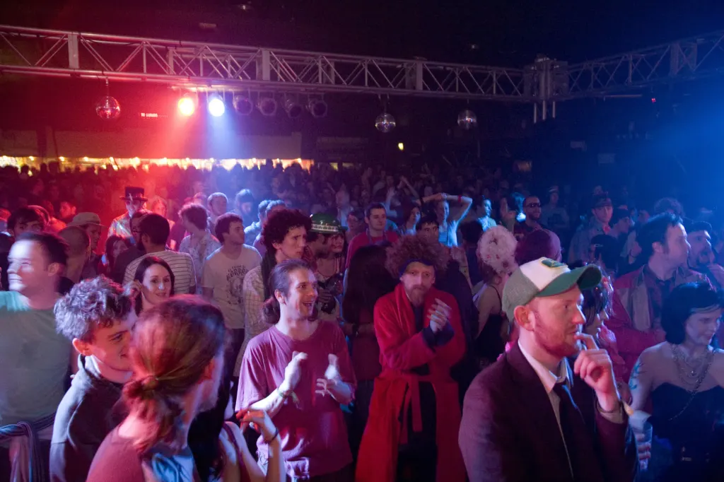Bloc Weekend 2008 — documentary, event and music photograph in Hemsby-on-Sea, Norfolk, UK, frame 146 of 151.